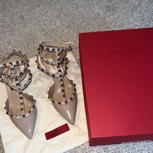 Valentino Garavani | Rockstud Caged Kitten Heels in Poudre (36/6)